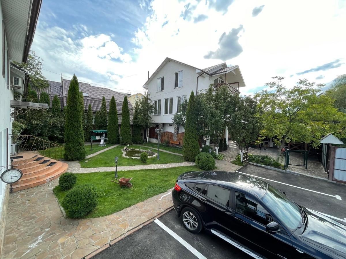Apartments With Kitchen And Garden Kyjev Exteriér fotografie